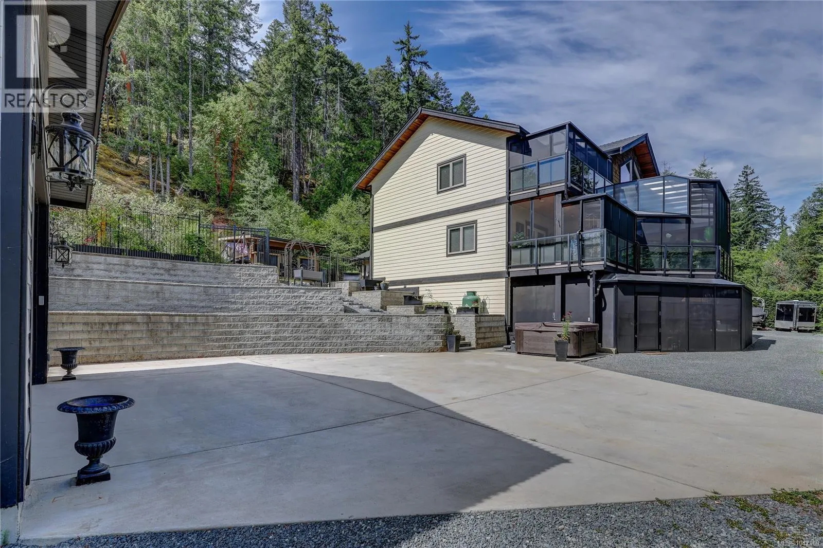 3029 Meadow Dr
