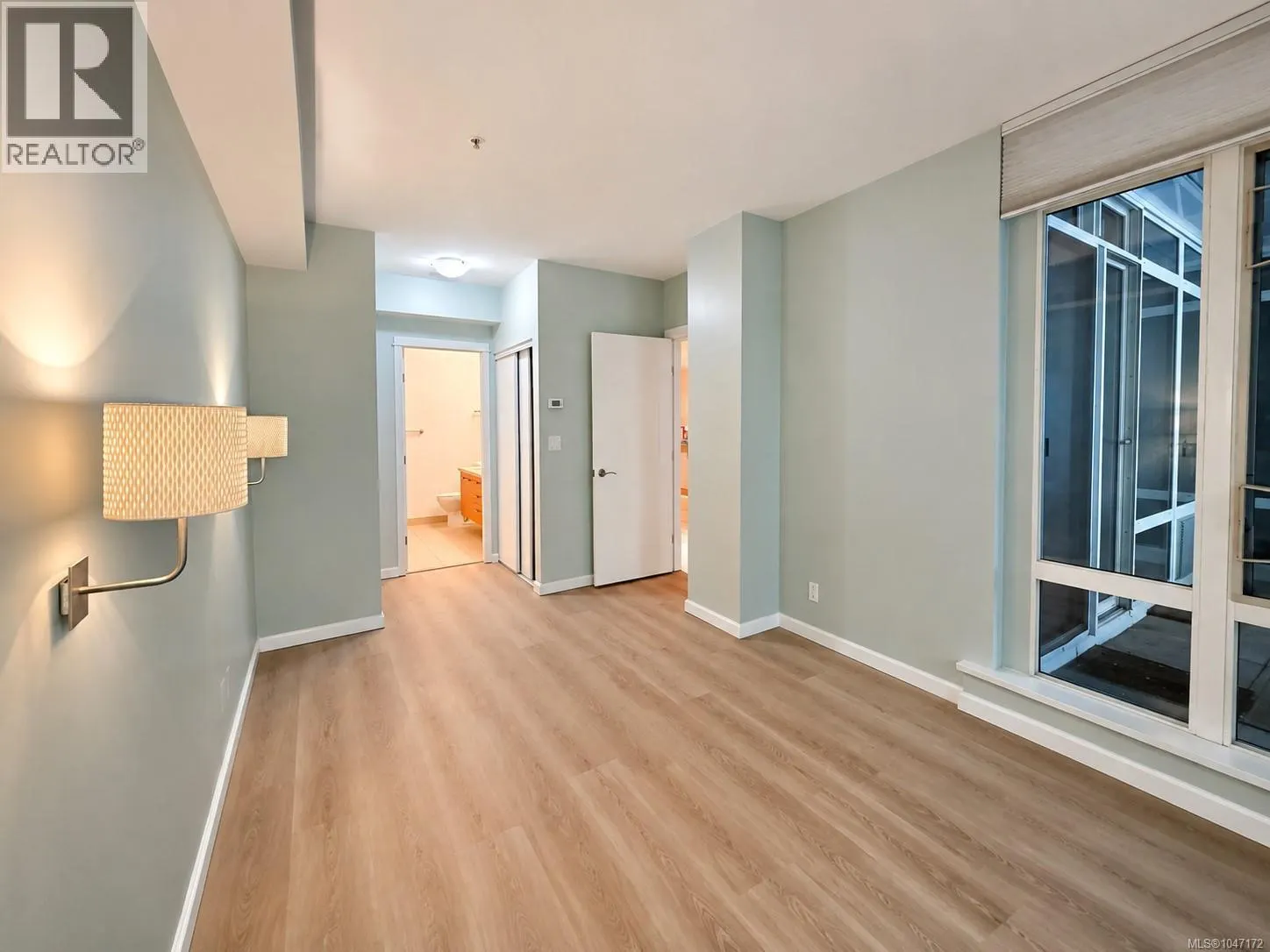 CY01 38 Front St