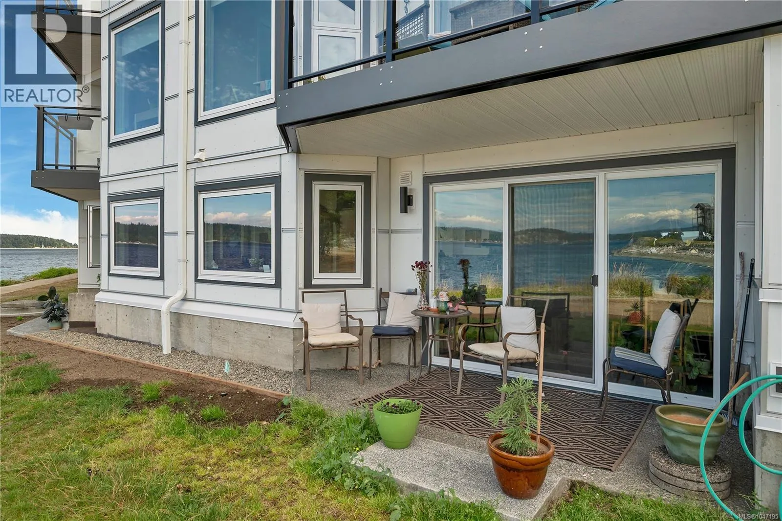 104 87 Island Hwy S