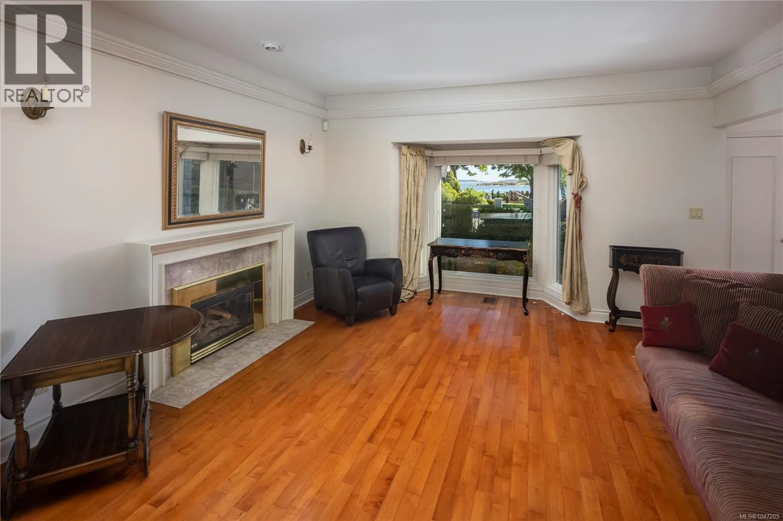 1632 Beach Dr