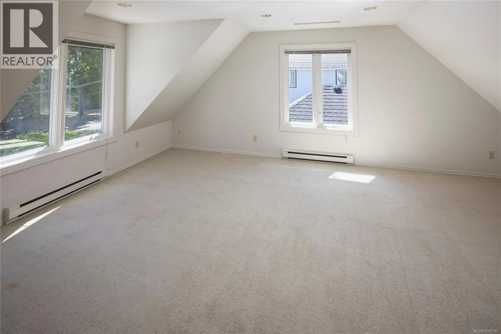 1632 Beach Dr