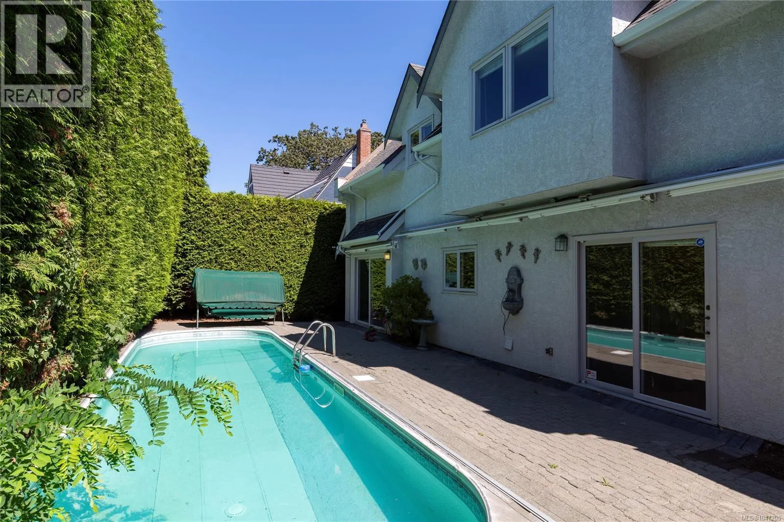 1632 Beach Dr