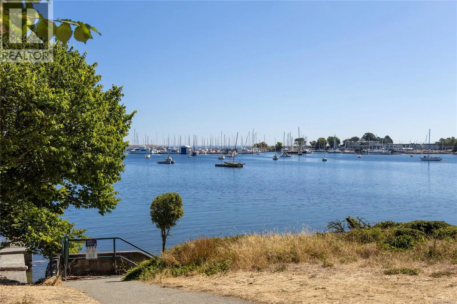 1632 Beach Dr