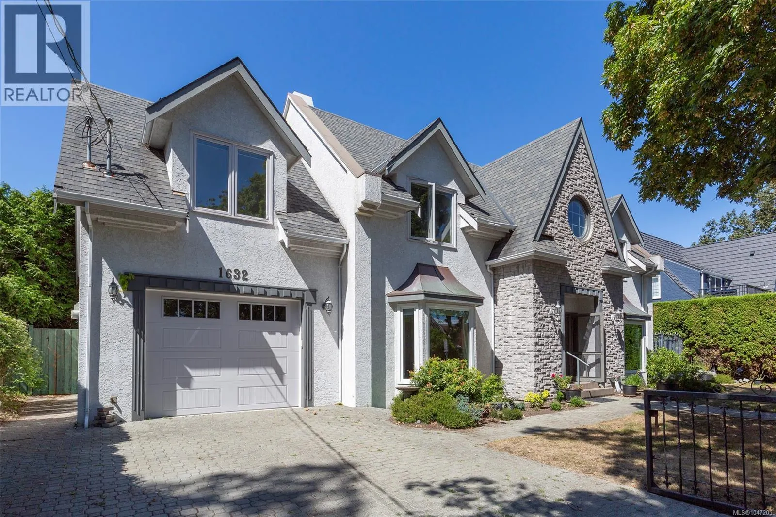 1632 Beach Dr