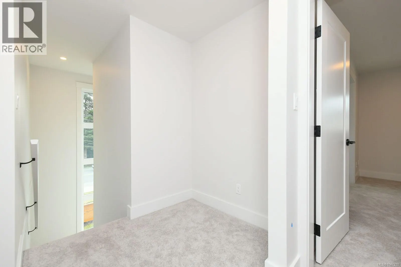 1 1090 Evergreen Rd