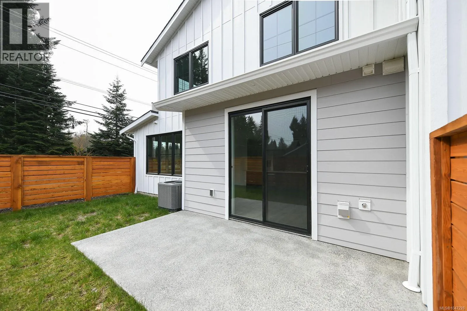 1 1090 Evergreen Rd