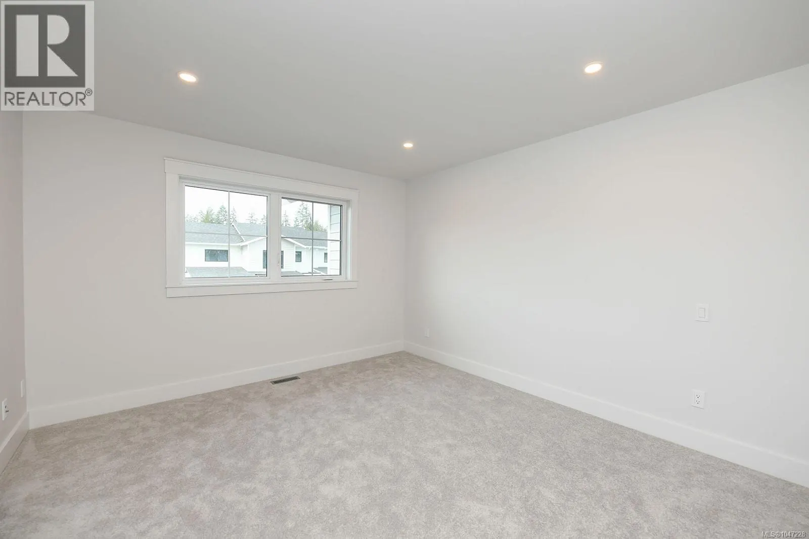 1 1090 Evergreen Rd