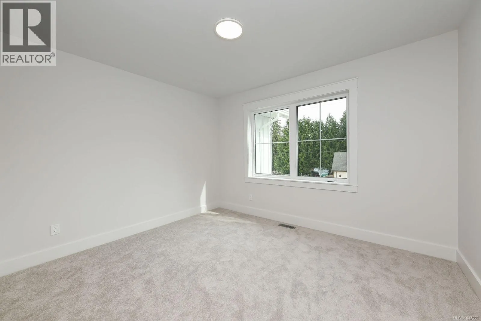 1 1090 Evergreen Rd