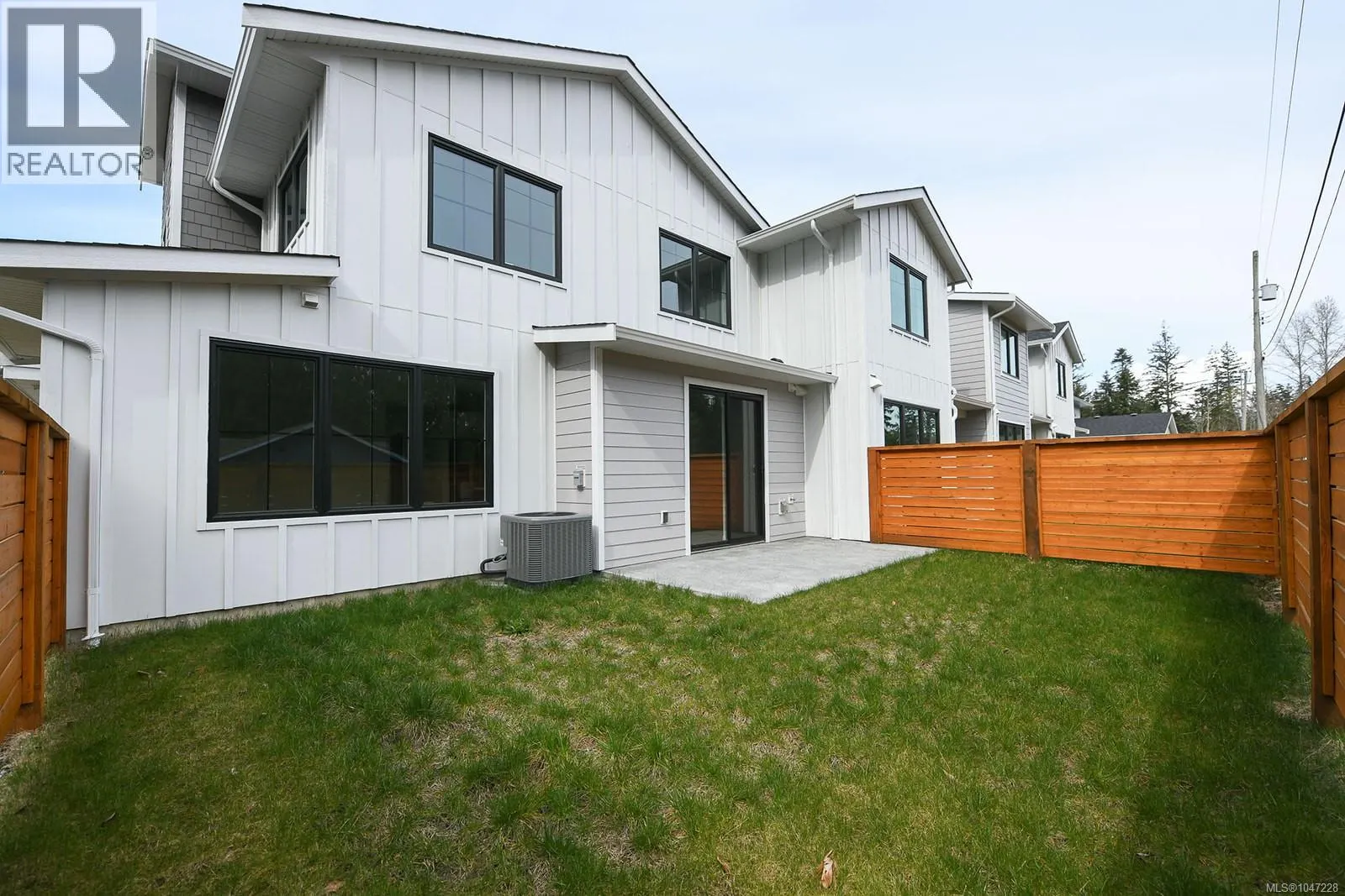 1 1090 Evergreen Rd