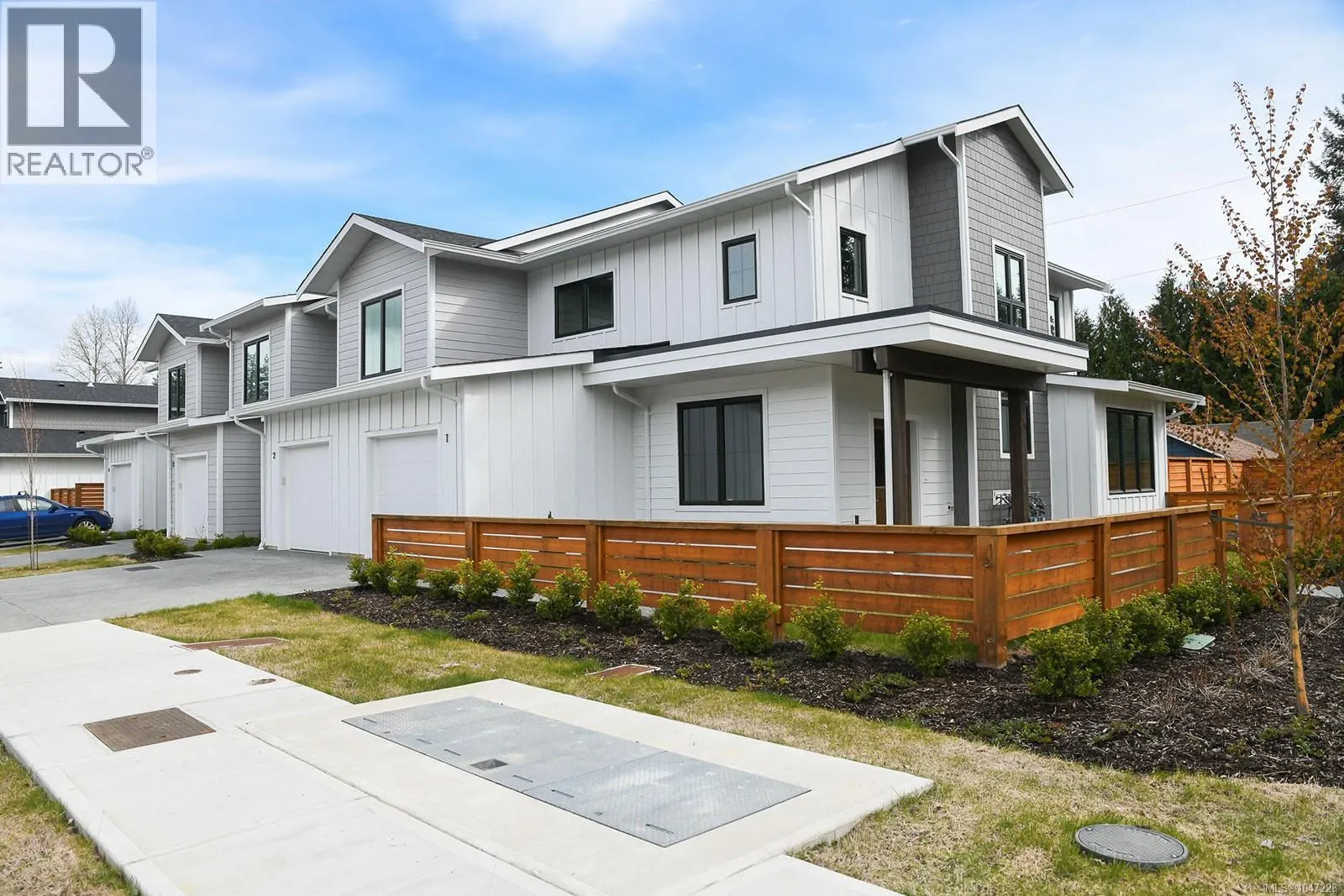 1 1090 Evergreen Rd