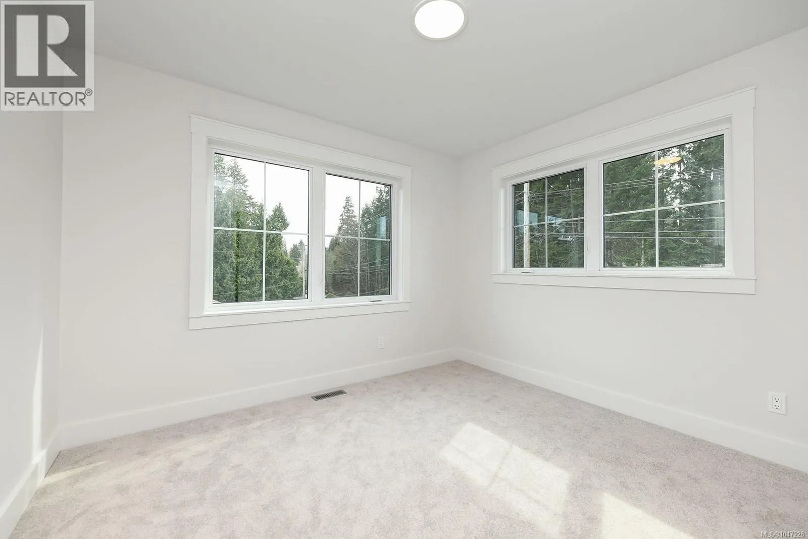 1 1090 Evergreen Rd