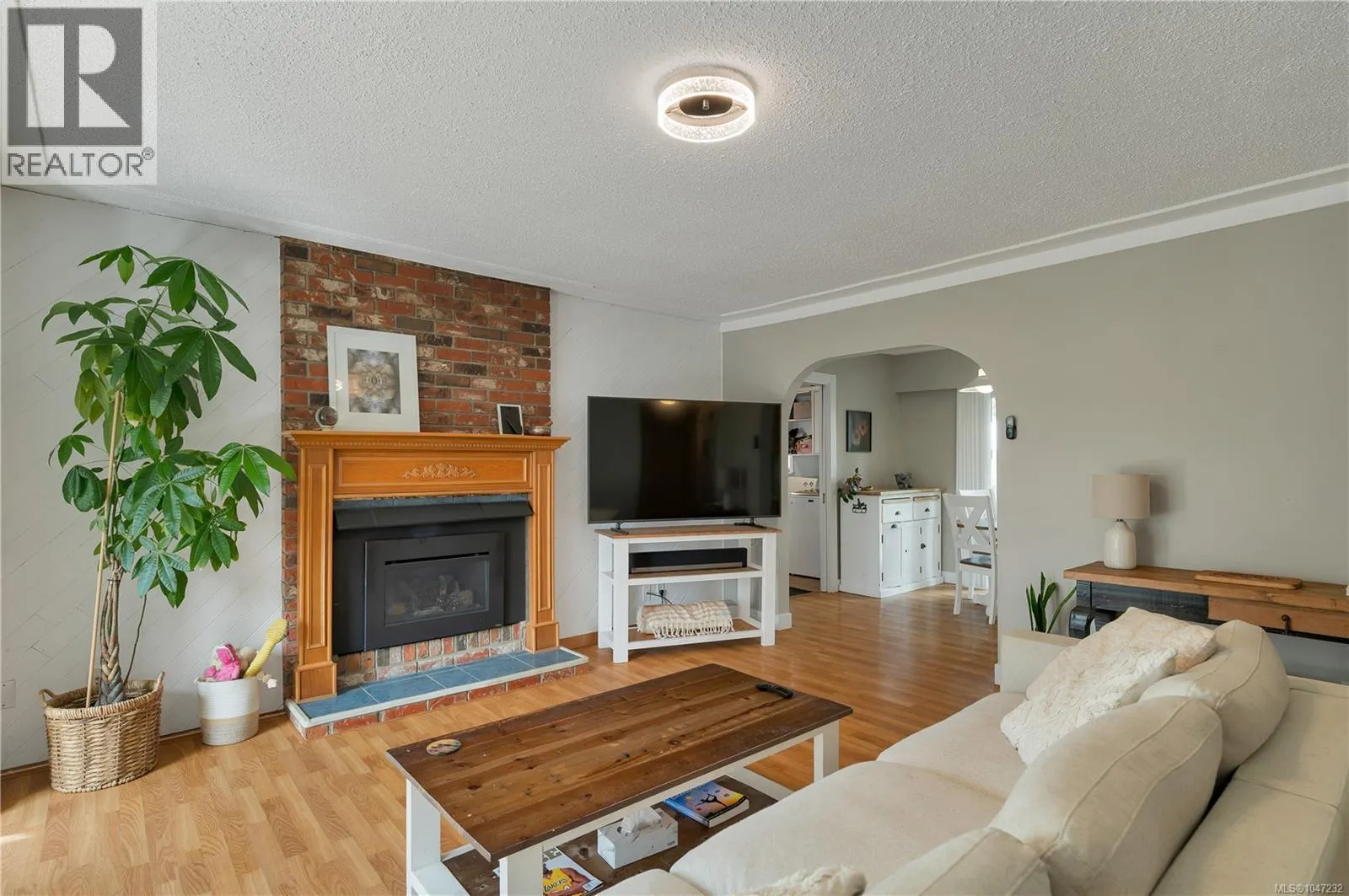 696 Shellbourne Blvd