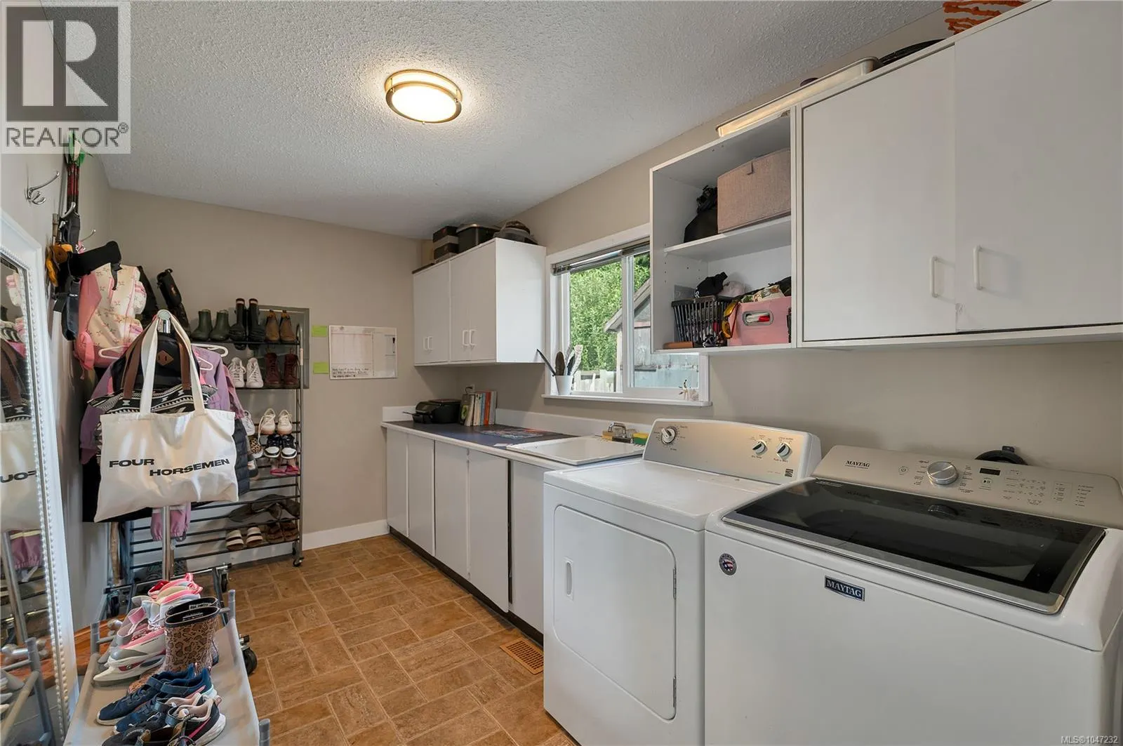 696 Shellbourne Blvd