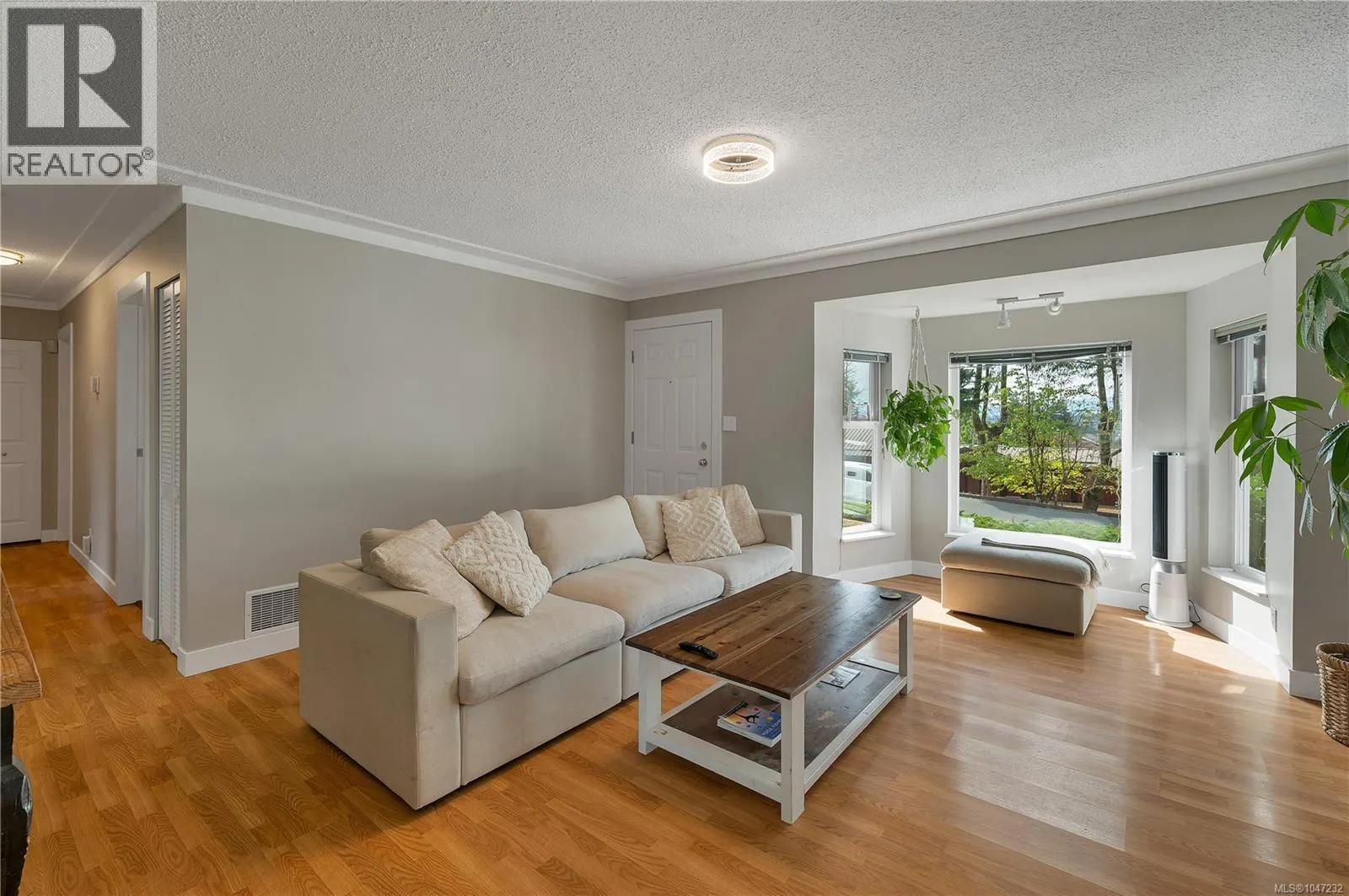 696 Shellbourne Blvd