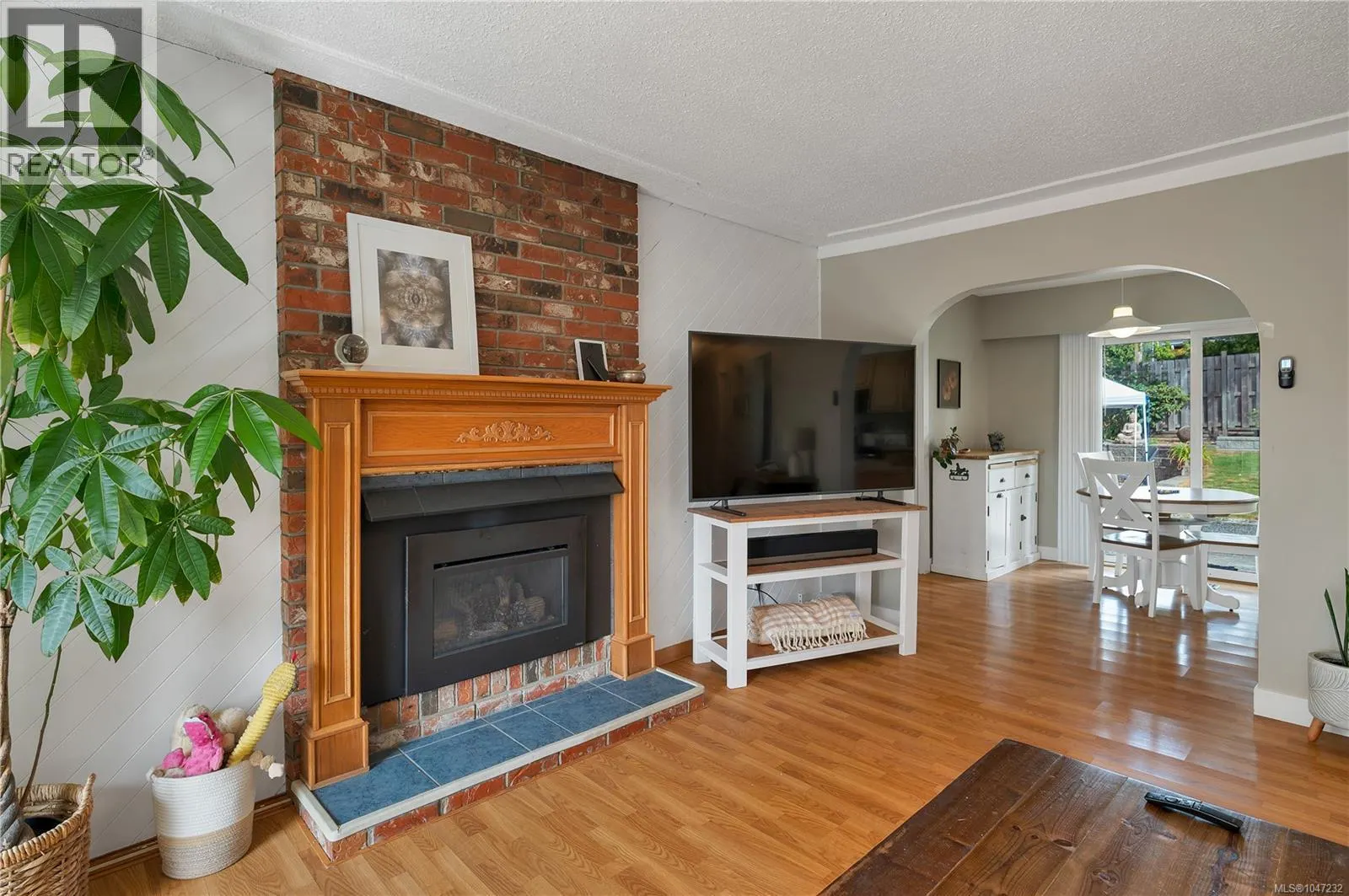 696 Shellbourne Blvd