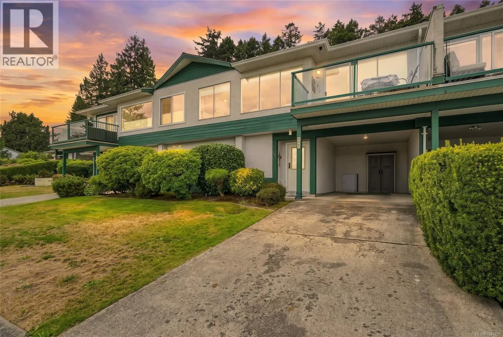 977 Highview Terr