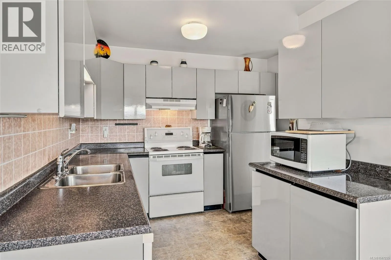 977 Highview Terr