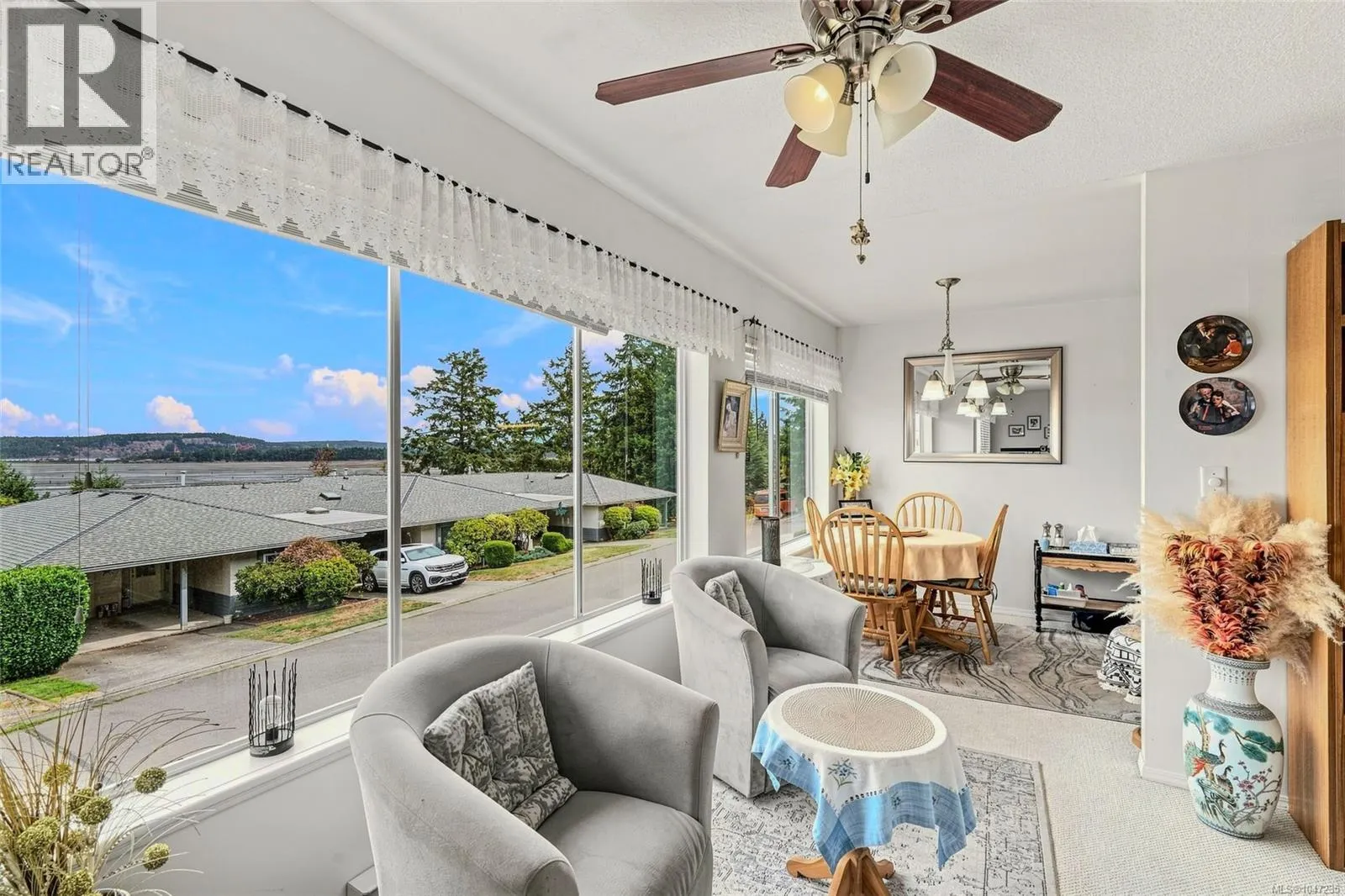 977 Highview Terr