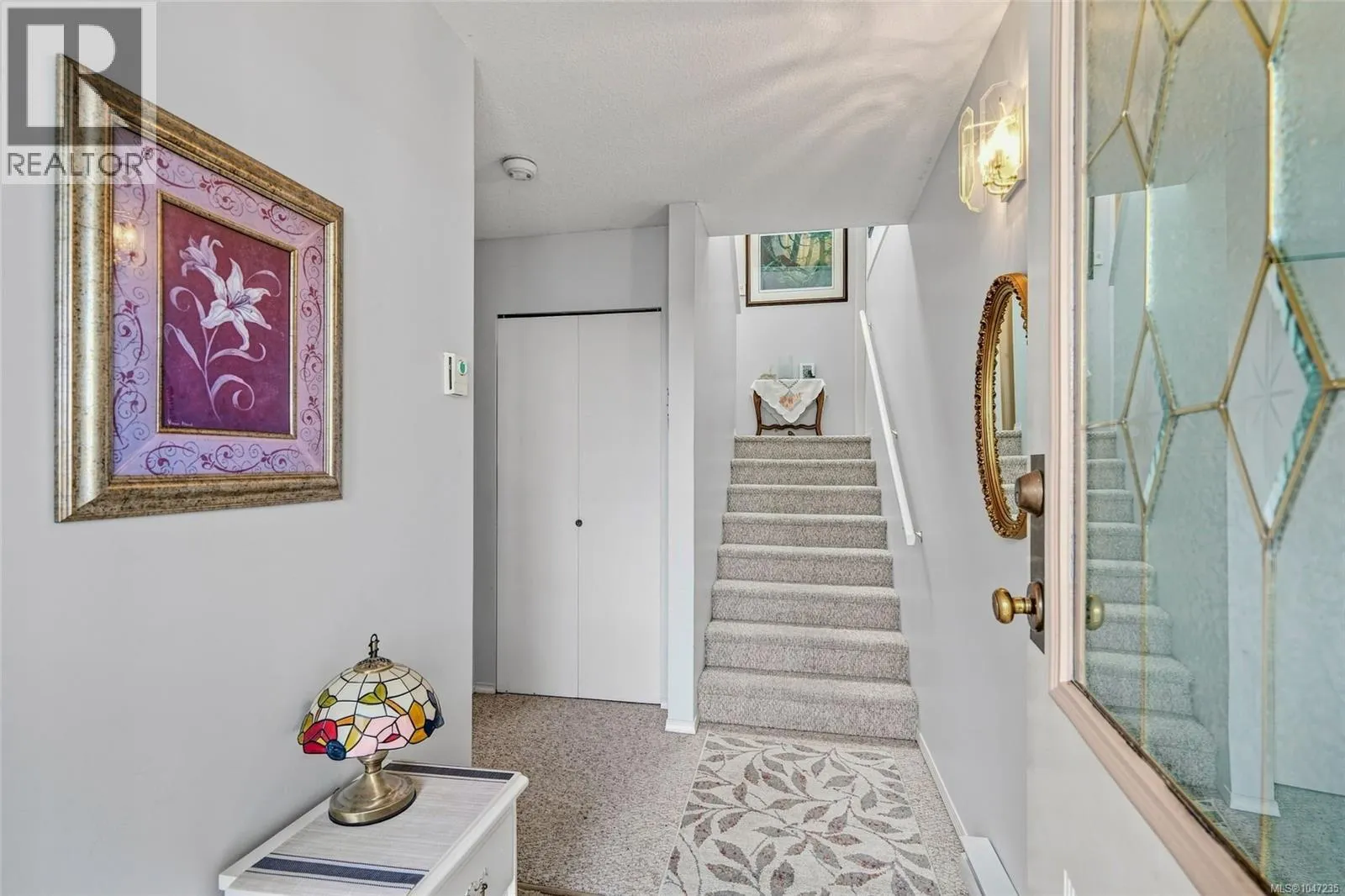 977 Highview Terr