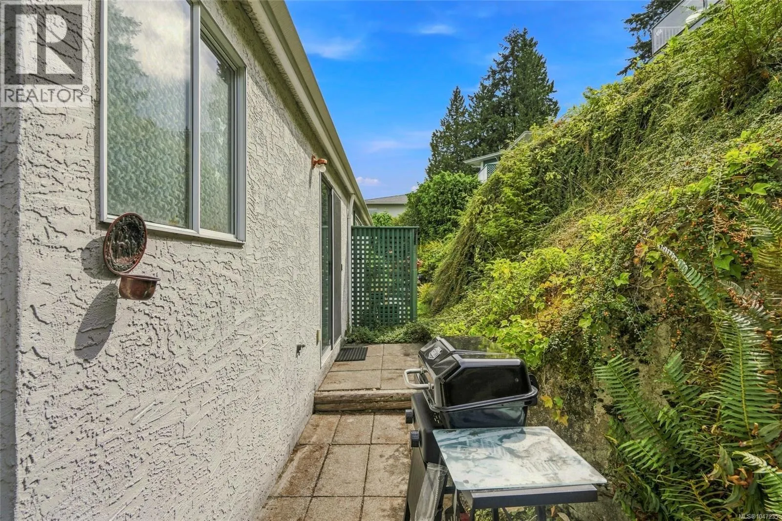 977 Highview Terr