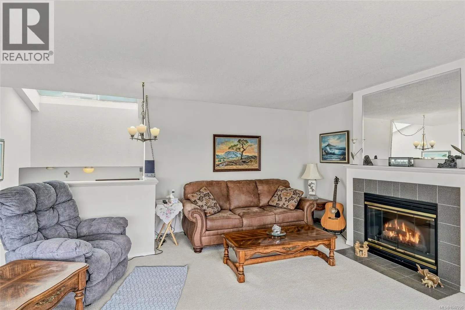 977 Highview Terr