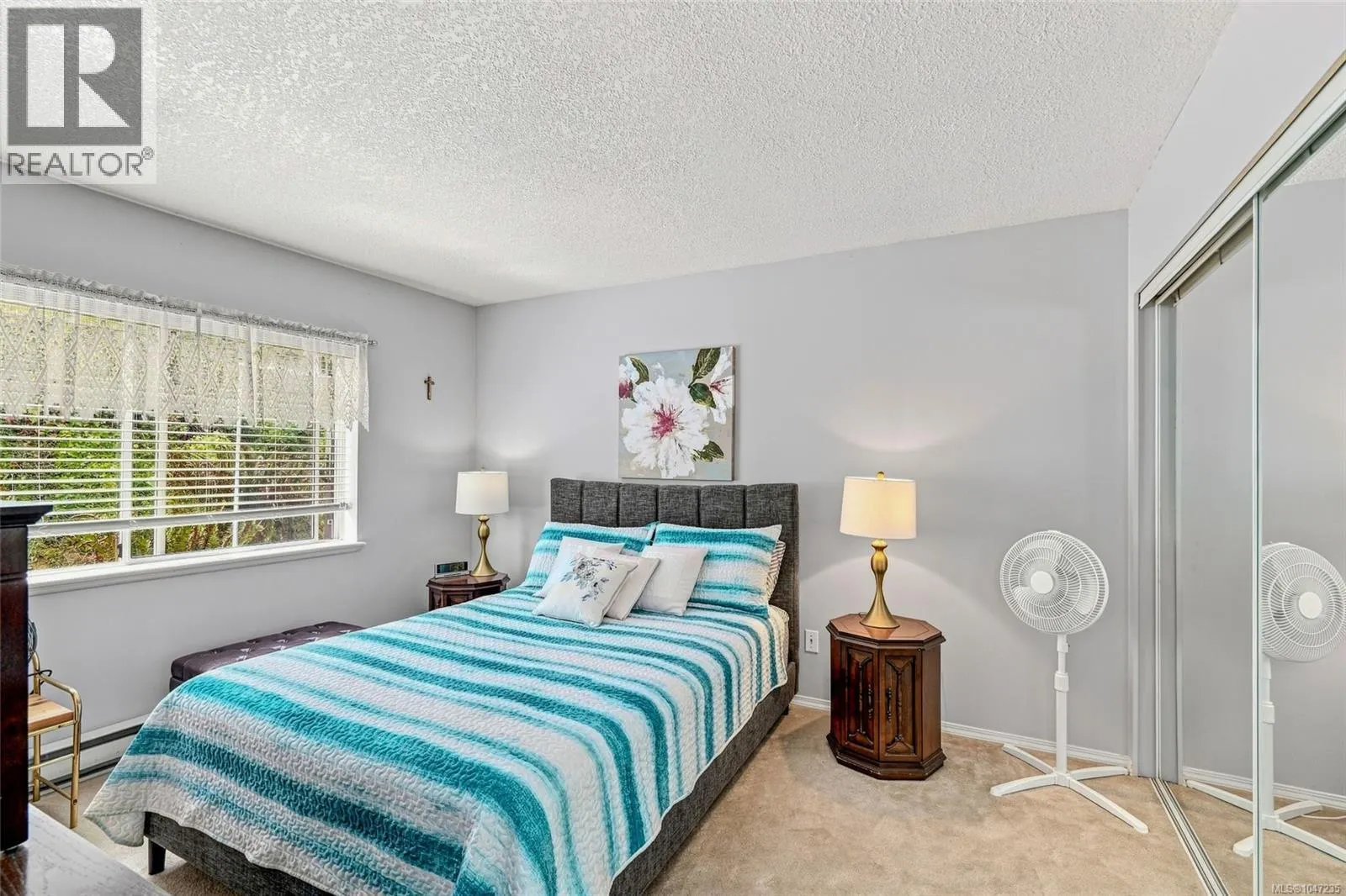 977 Highview Terr
