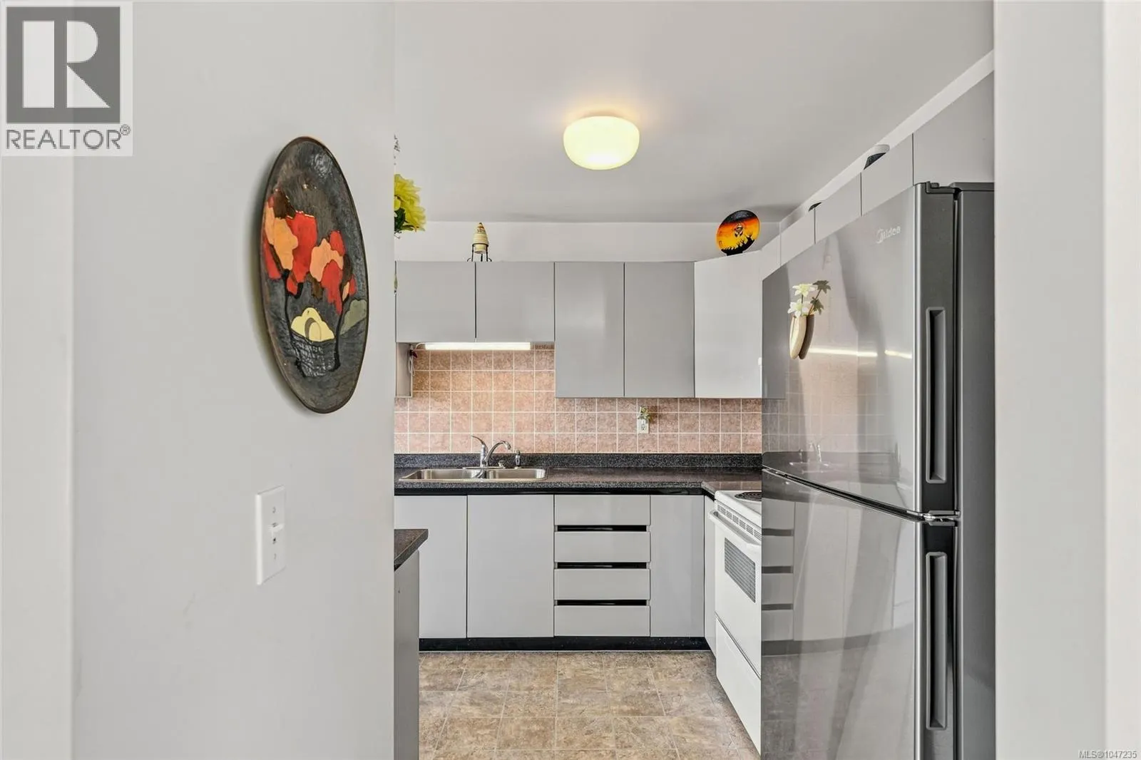 977 Highview Terr