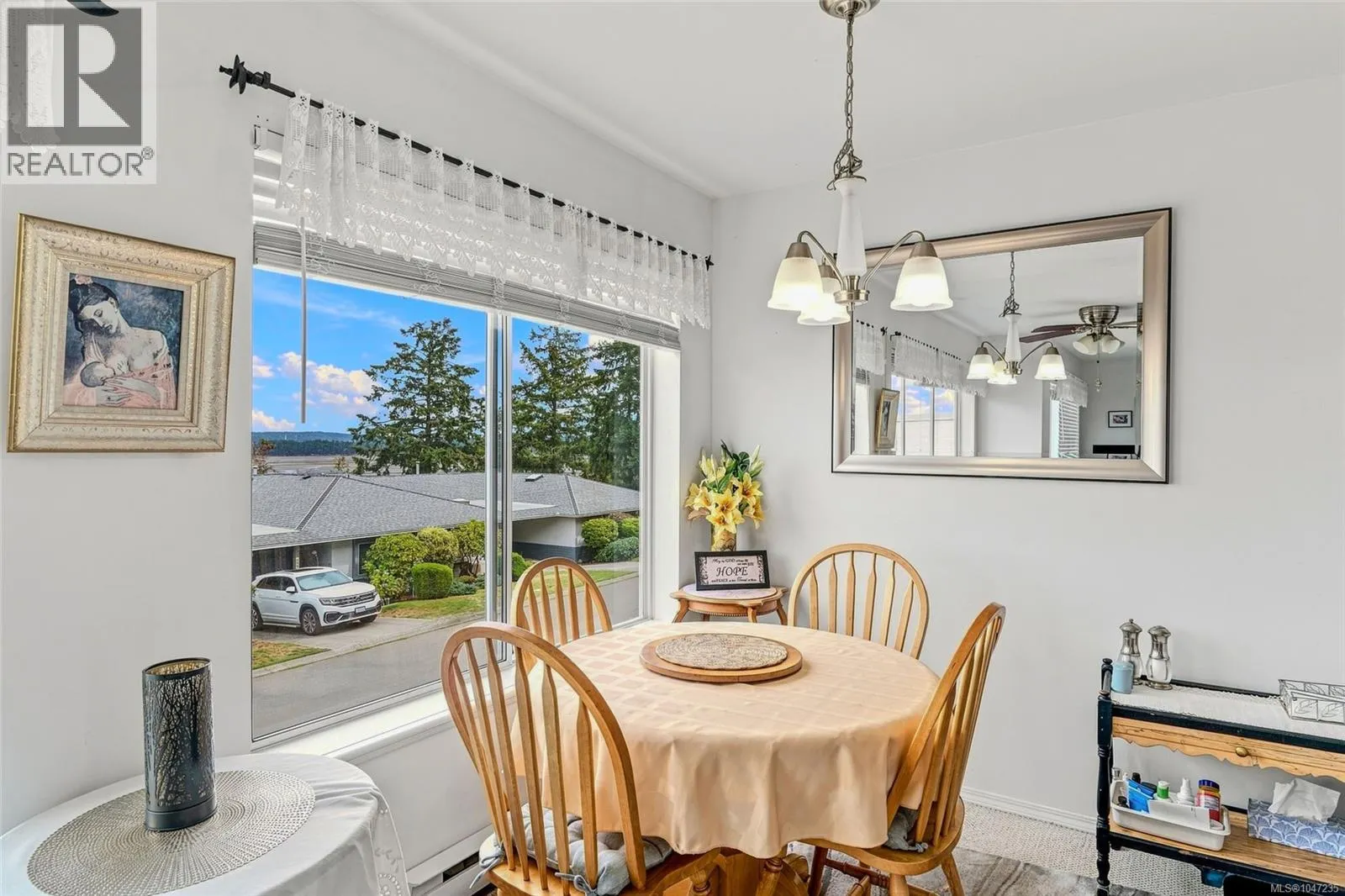977 Highview Terr