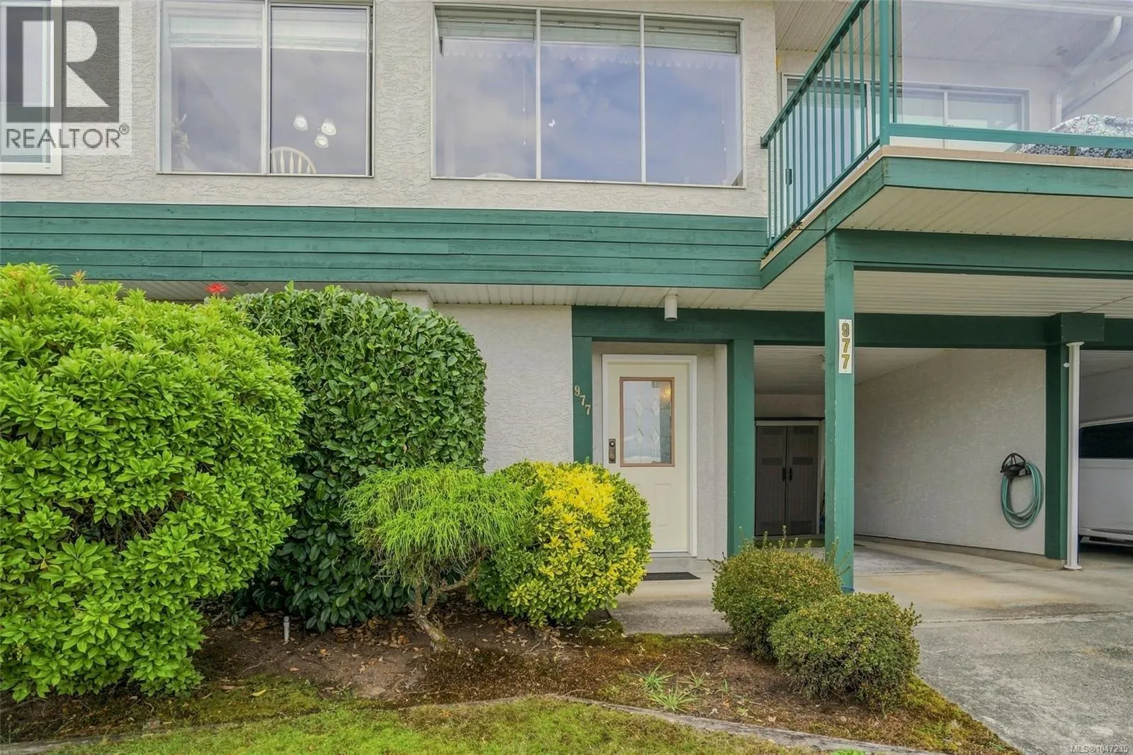977 Highview Terr