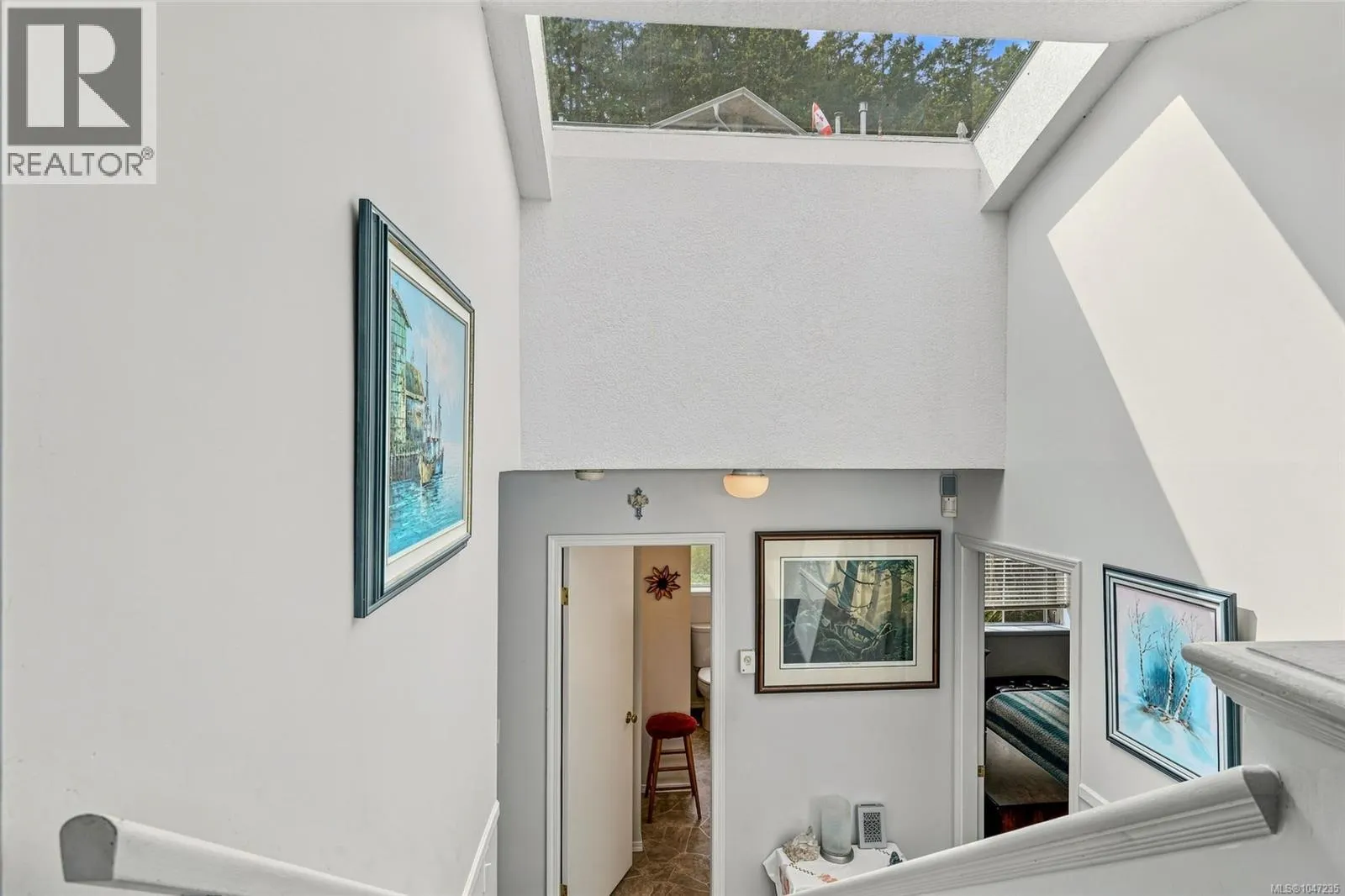 977 Highview Terr