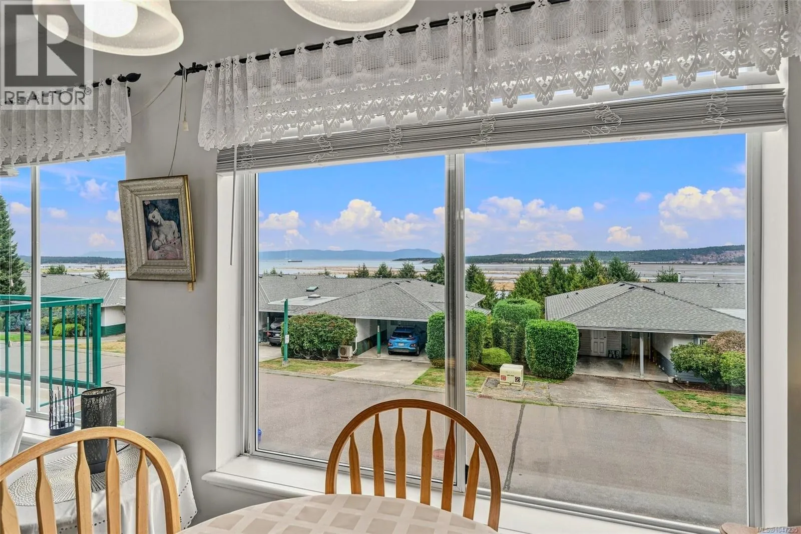 977 Highview Terr