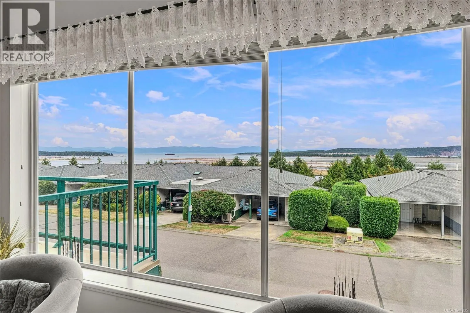 977 Highview Terr