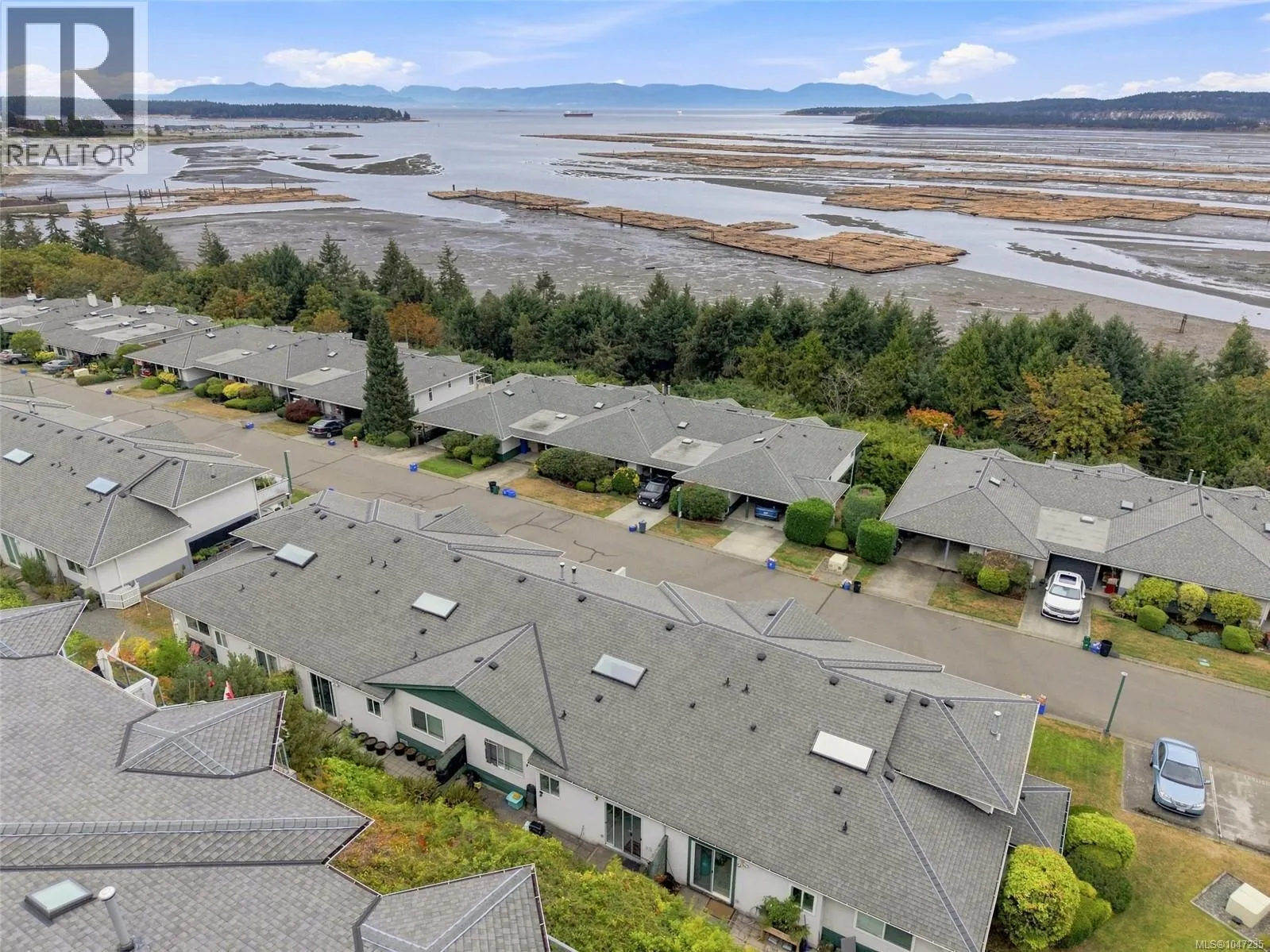 977 Highview Terr
