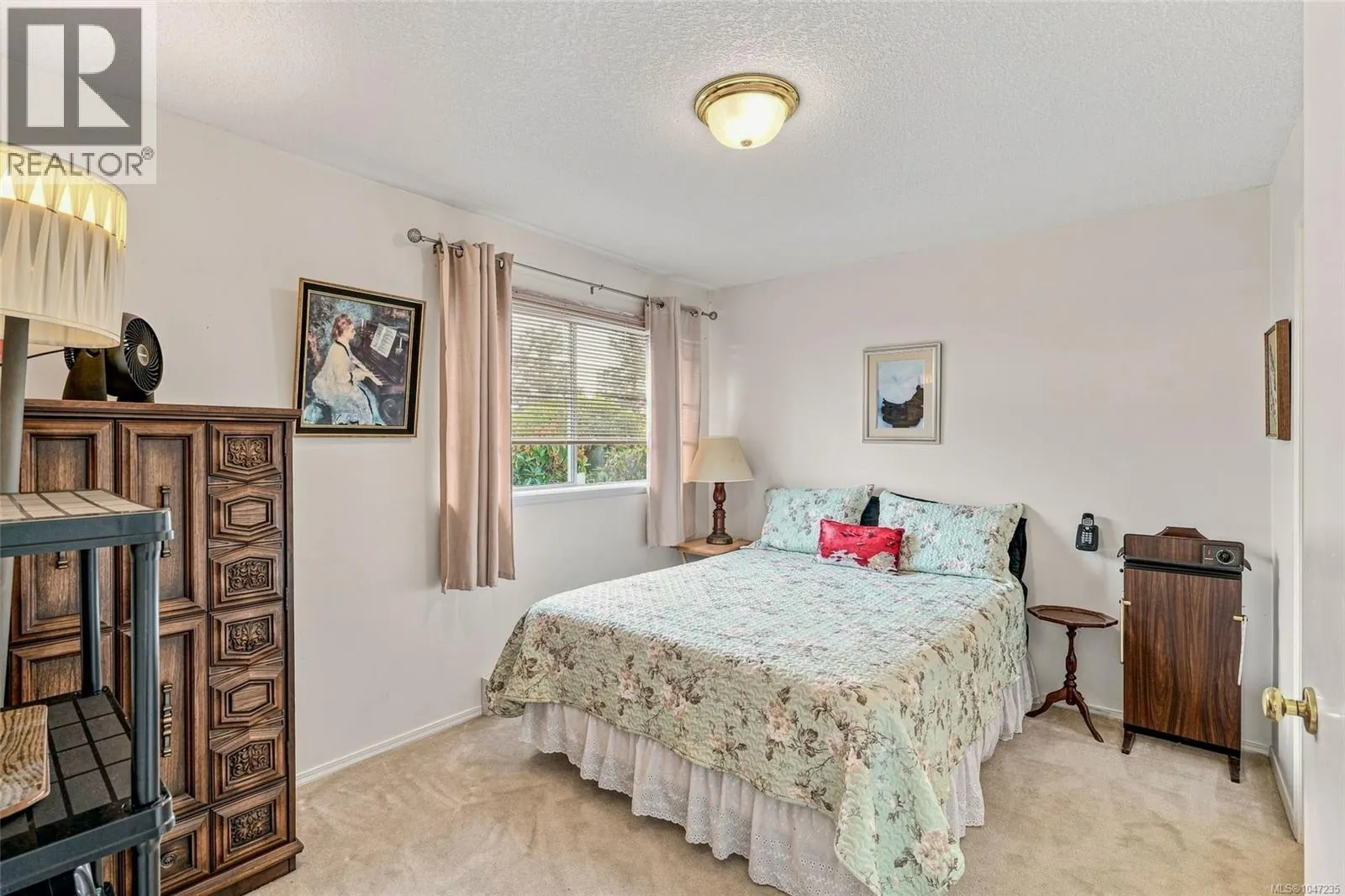 977 Highview Terr