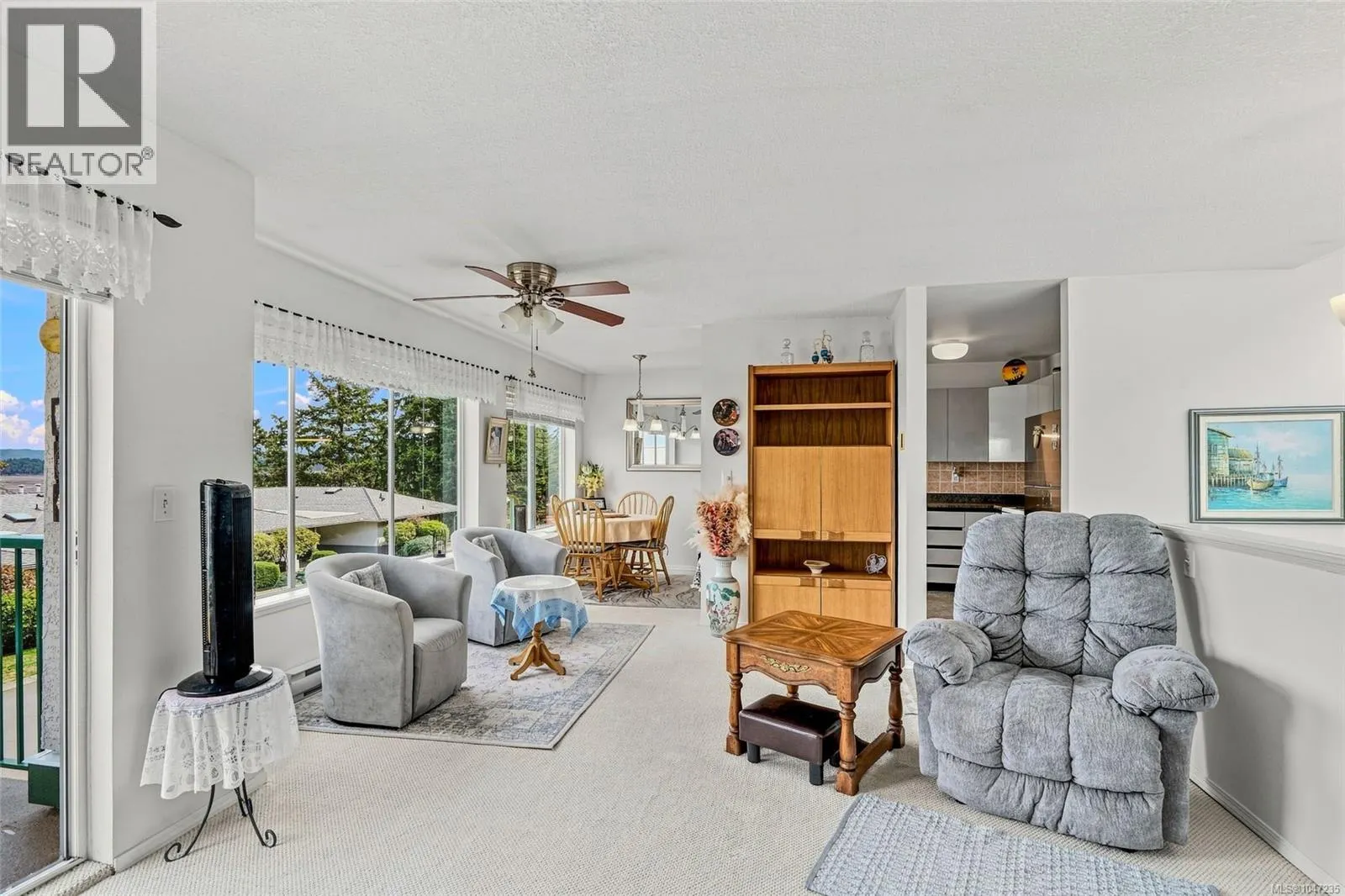 977 Highview Terr
