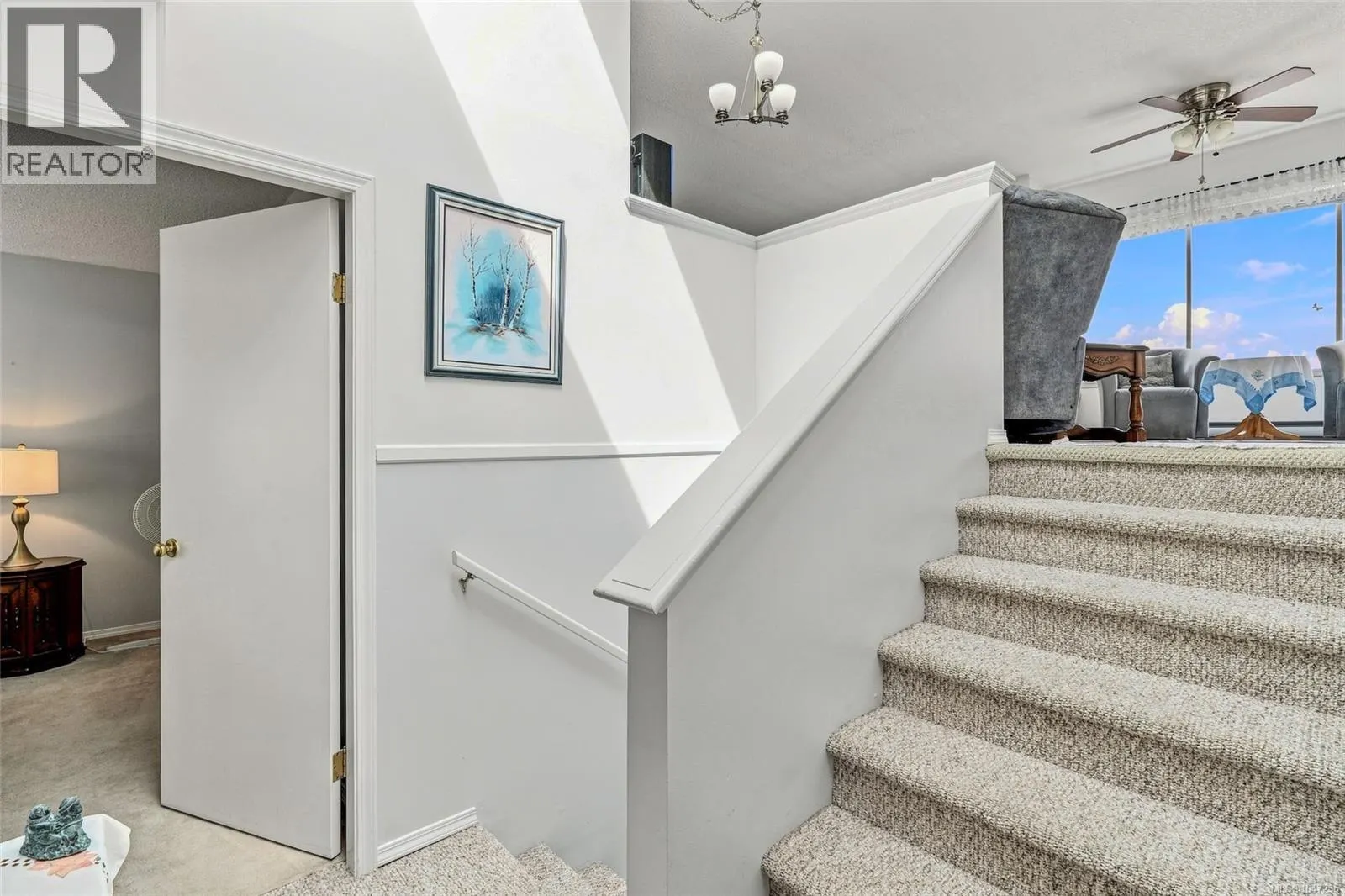 977 Highview Terr