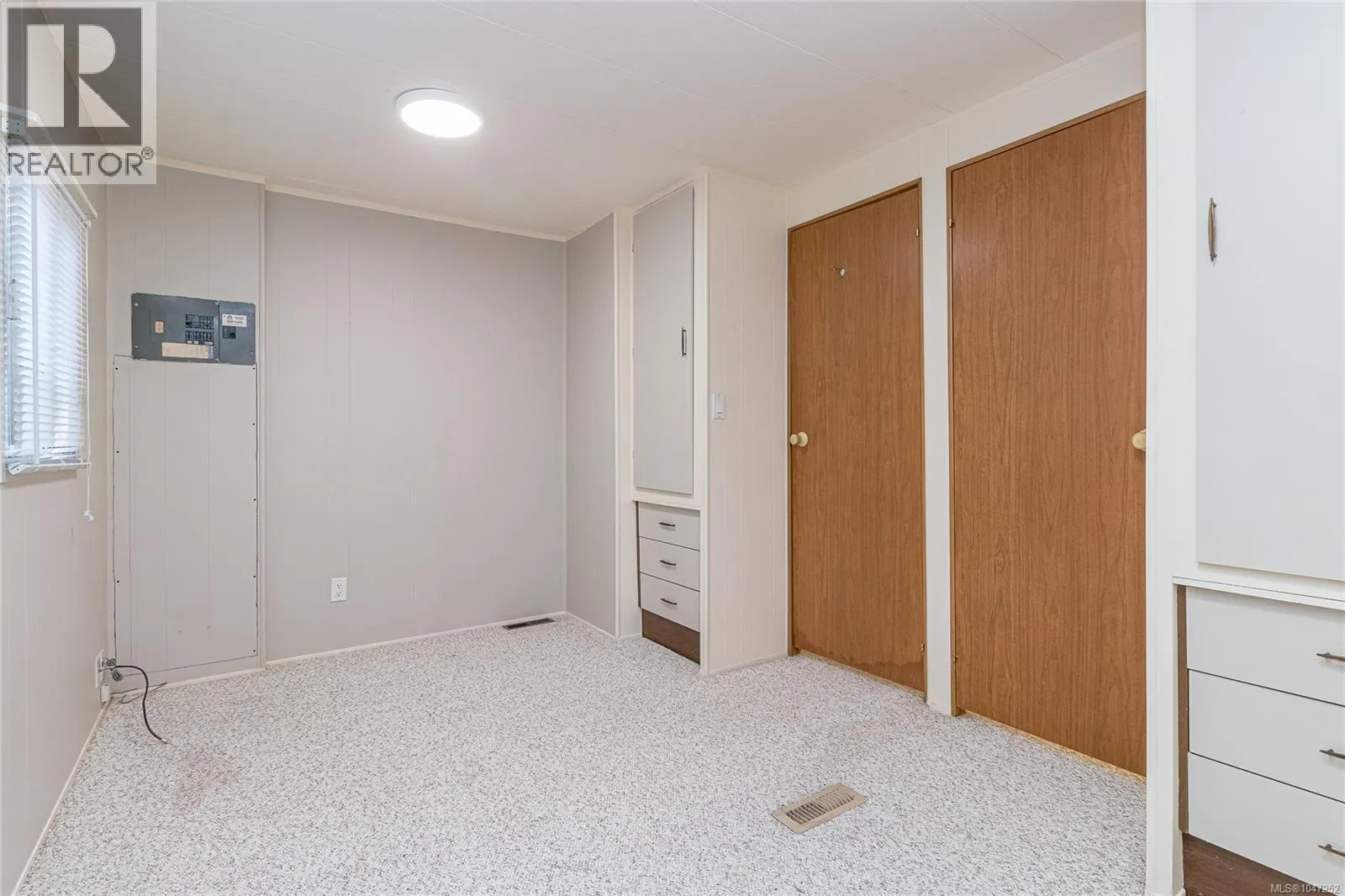 33 1247 Arbutus Rd
