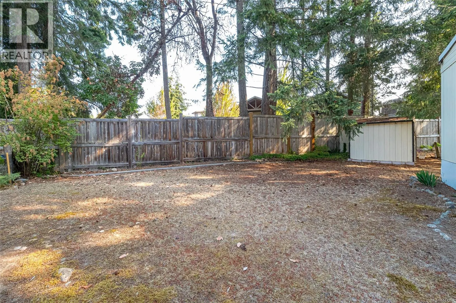 33 1247 Arbutus Rd