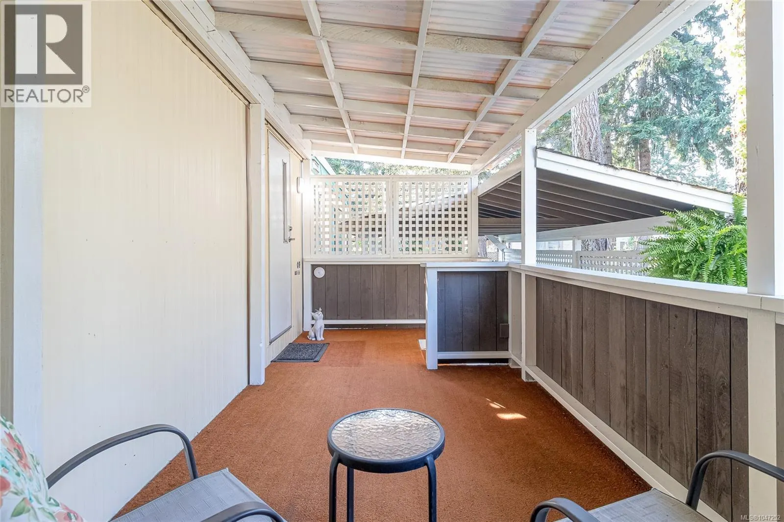 33 1247 Arbutus Rd