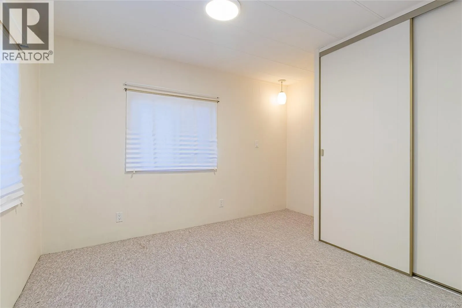 33 1247 Arbutus Rd