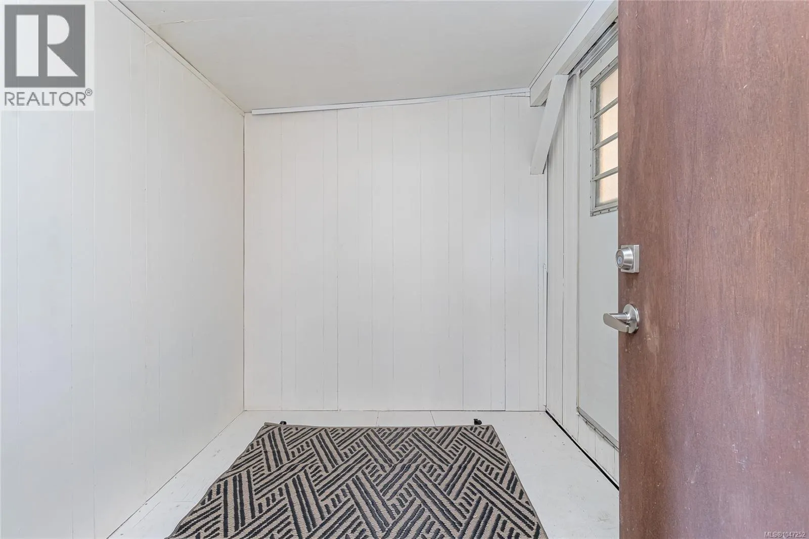 33 1247 Arbutus Rd