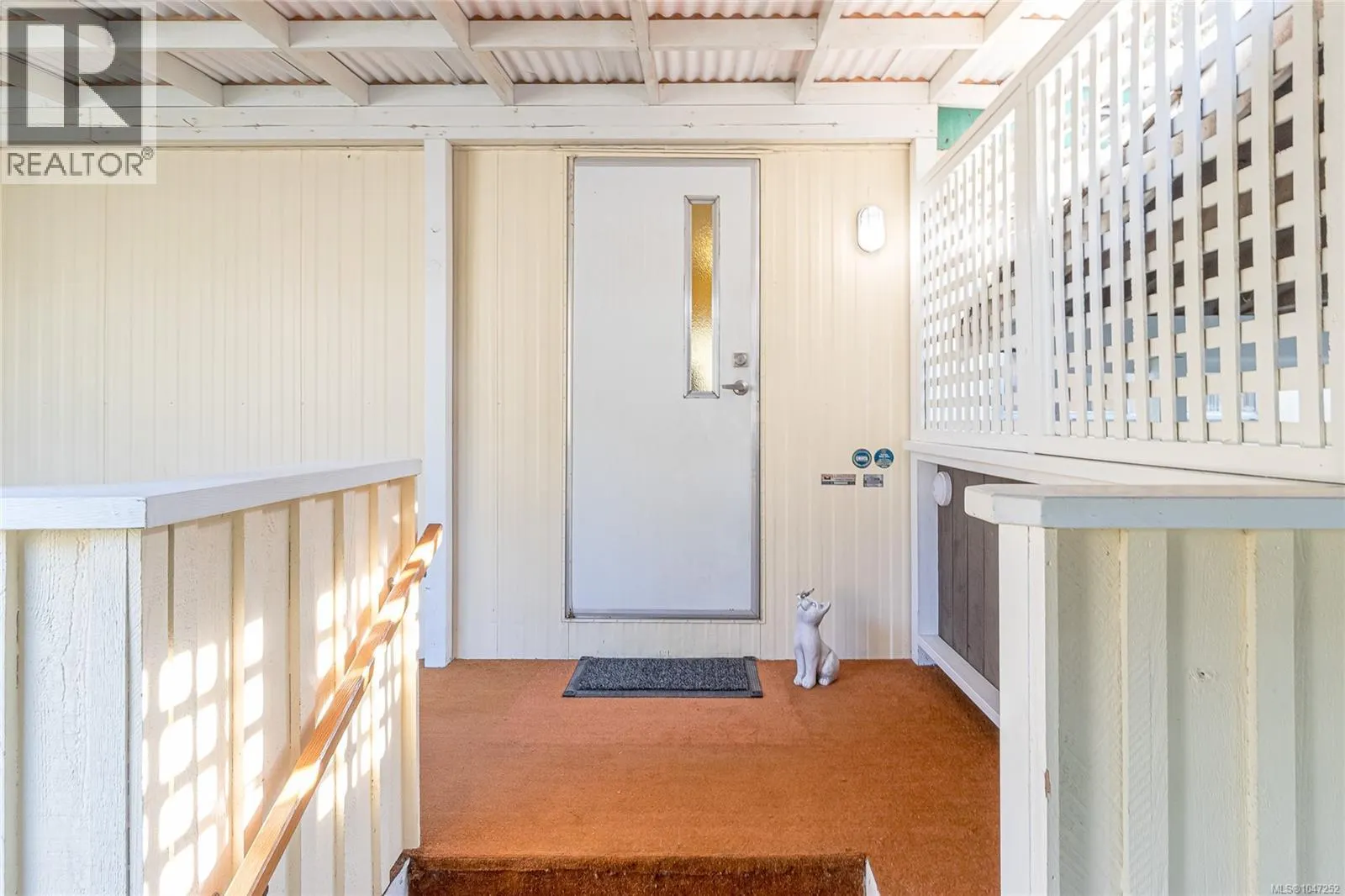 33 1247 Arbutus Rd