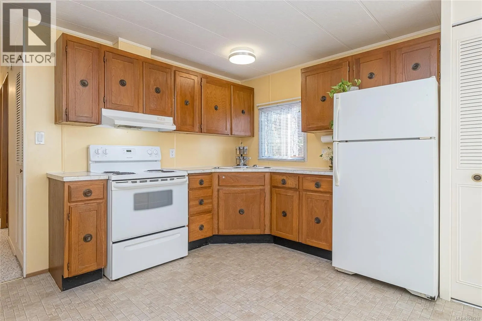33 1247 Arbutus Rd