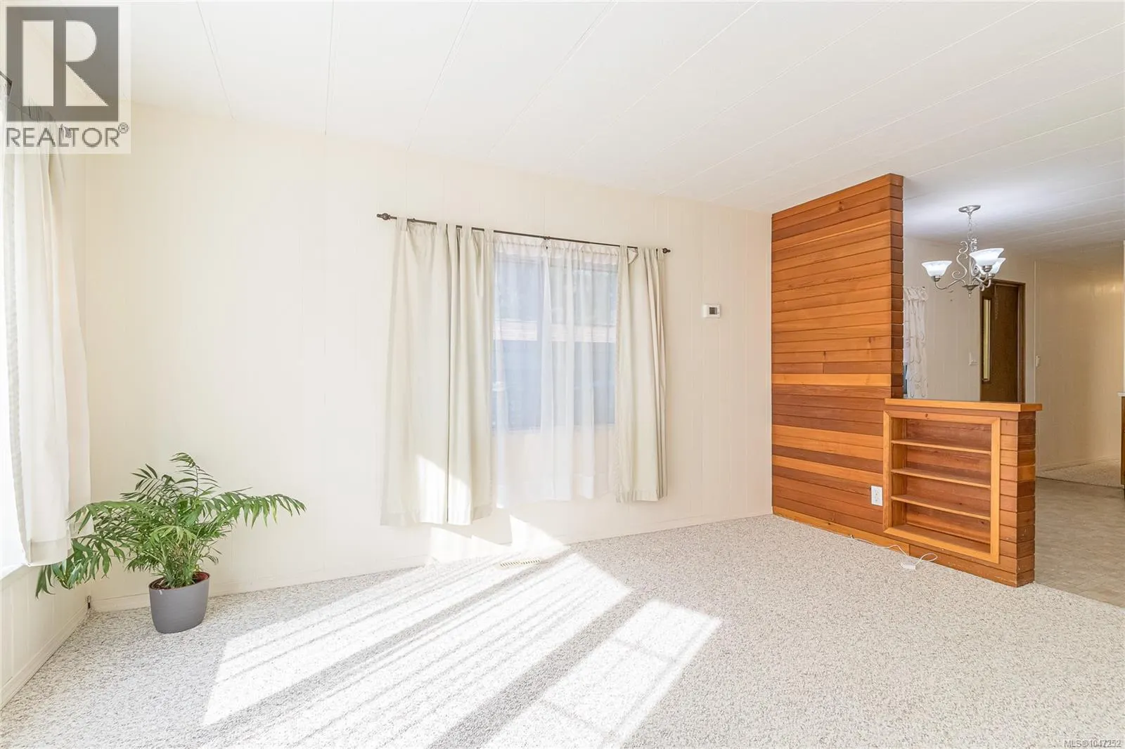 33 1247 Arbutus Rd