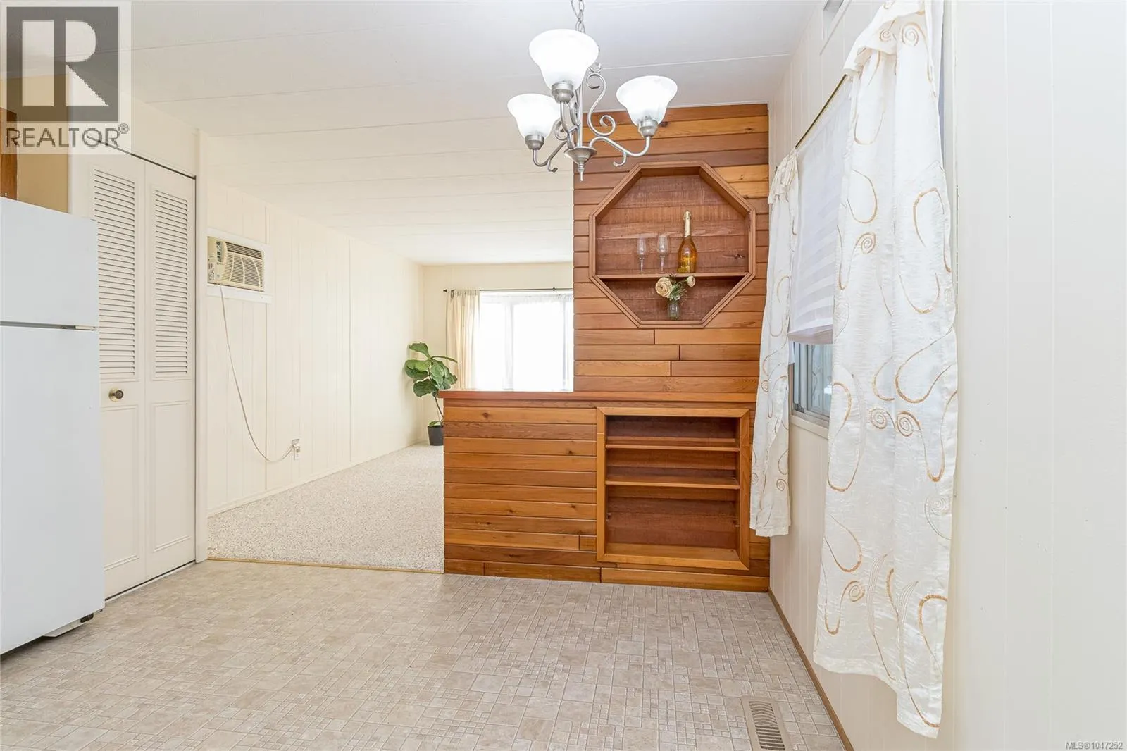 33 1247 Arbutus Rd