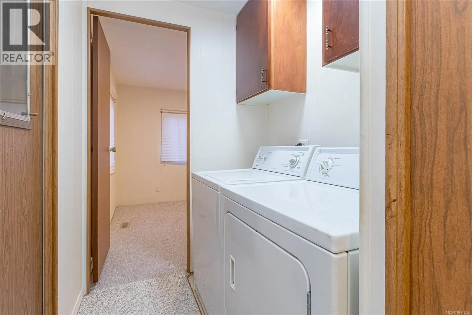 33 1247 Arbutus Rd
