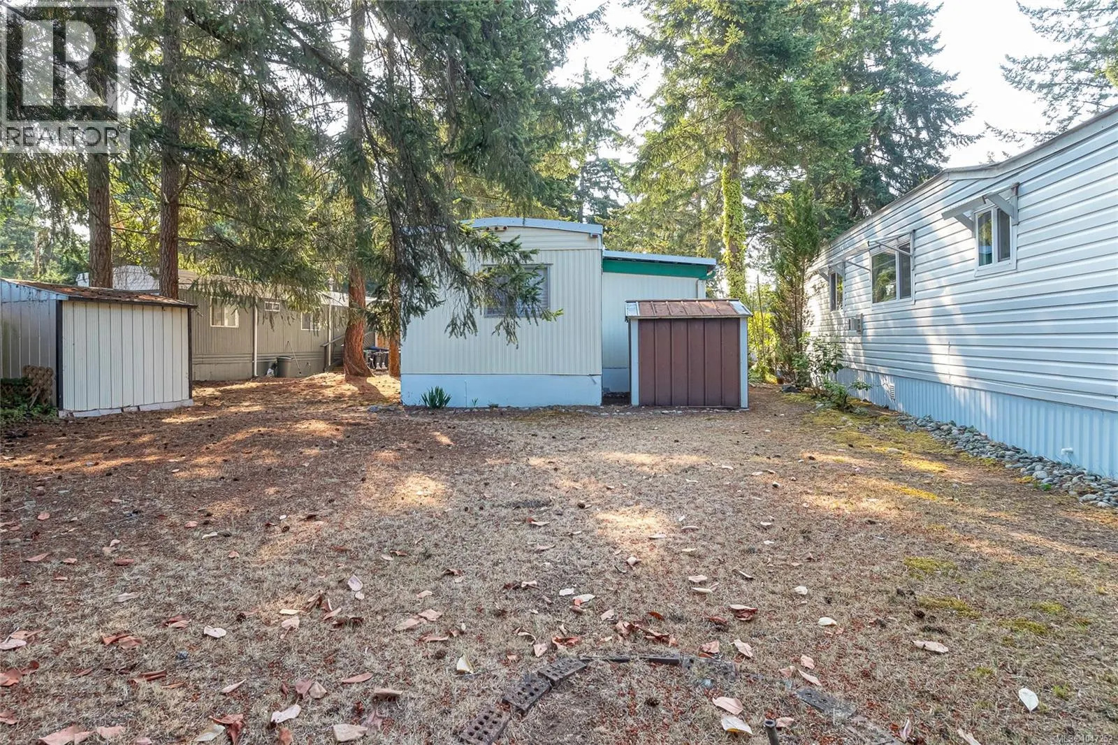 33 1247 Arbutus Rd