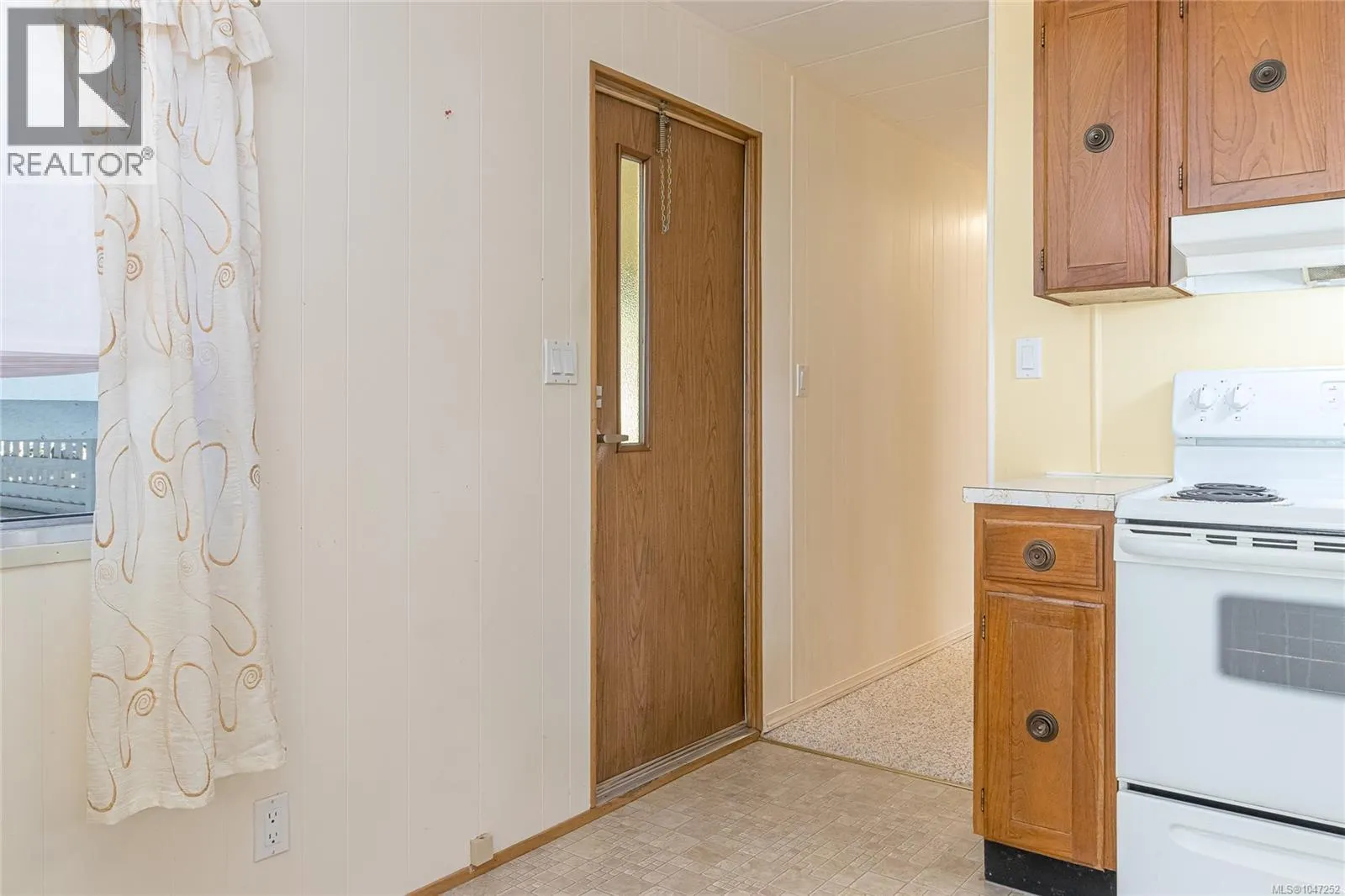 33 1247 Arbutus Rd