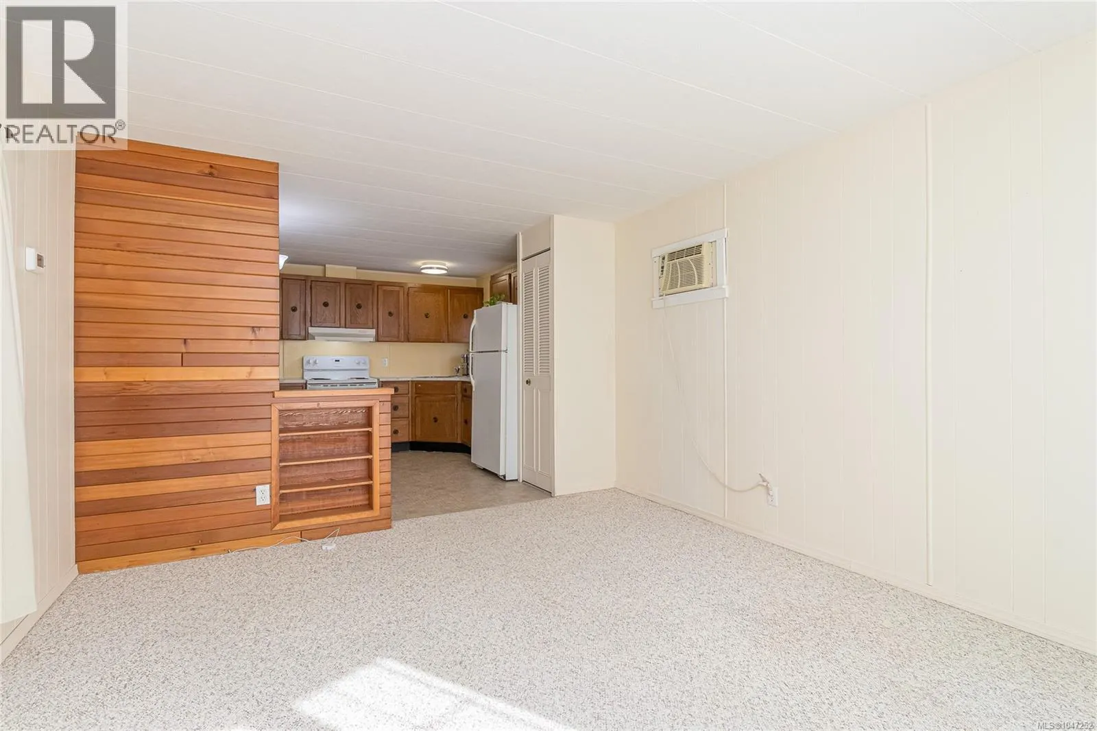 33 1247 Arbutus Rd