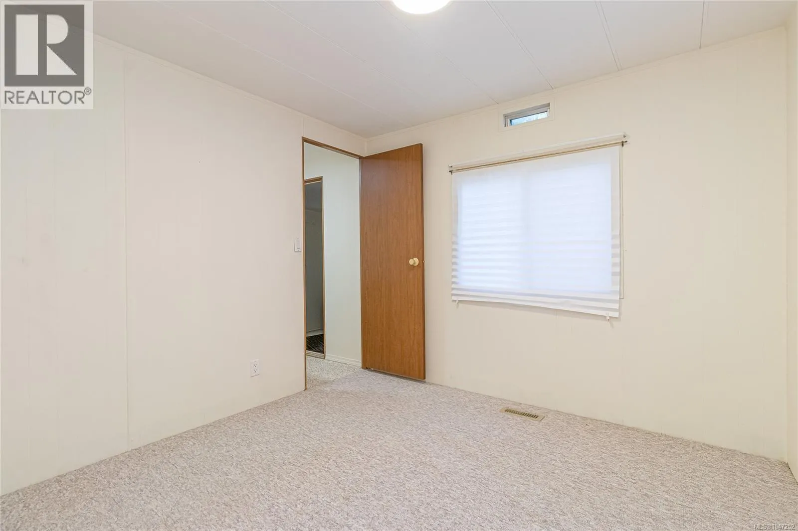 33 1247 Arbutus Rd